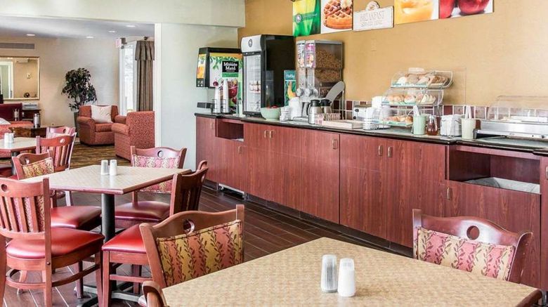 <b>Quality Inn Holland Restaurant</b>. Images powered by <a href="https://iceportal.shijigroup.com/" title="IcePortal" target="_blank">IcePortal</a>.