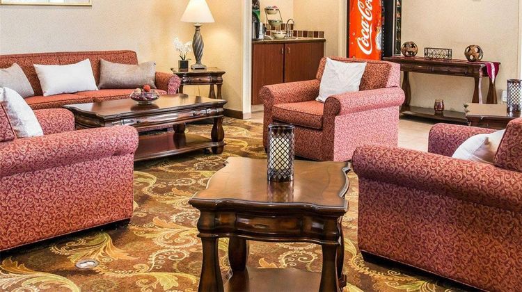 Quality Inn Holland Lobby