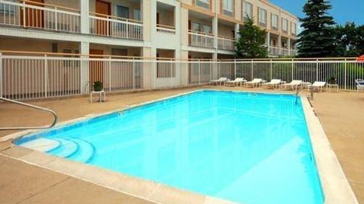 Quality Inn Holland Pool