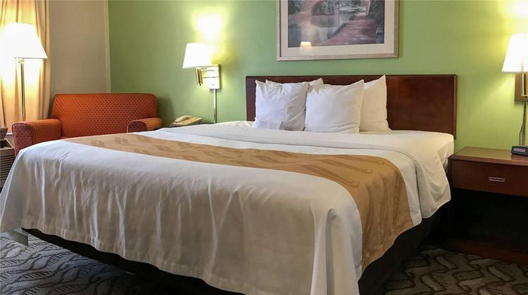 Quality Inn Holland Room