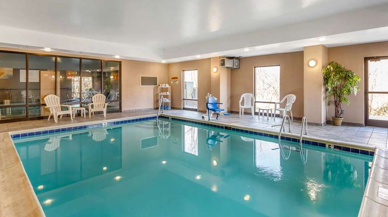 <b>Comfort Suites Pool</b>. Images powered by <a href="https://iceportal.shijigroup.com/" title="IcePortal" target="_blank">IcePortal</a>.