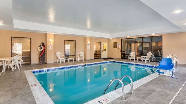 <b>Comfort Suites Pool</b>. Images powered by <a href="https://iceportal.shijigroup.com/" title="IcePortal" target="_blank">IcePortal</a>.