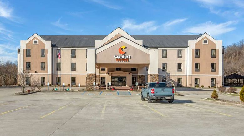 <b>Comfort Suites Exterior</b>. Images powered by <a href="https://iceportal.shijigroup.com/" title="IcePortal" target="_blank">IcePortal</a>.