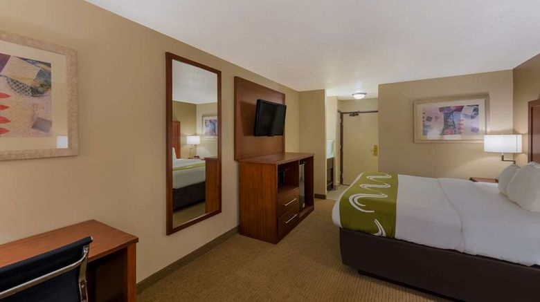 <b>Quality Inn Room</b>. Images powered by <a href="https://iceportal.shijigroup.com/" title="IcePortal" target="_blank">IcePortal</a>.