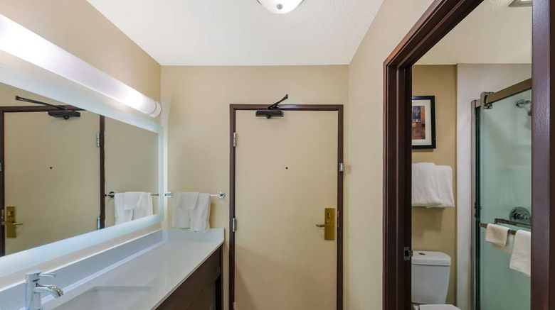 <b>Quality Inn Room</b>. Images powered by <a href="https://iceportal.shijigroup.com/" title="IcePortal" target="_blank">IcePortal</a>.