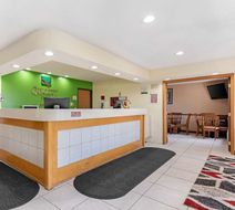 Quality Inn Washington Court House Lobby