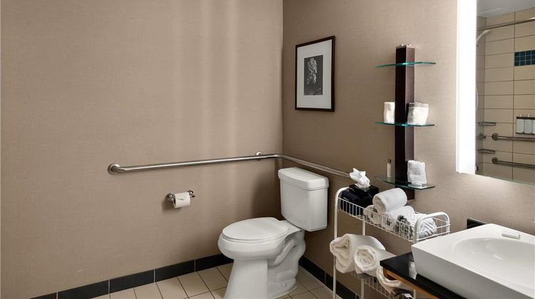 Cambria hotel & suites Columbus Polaris Room