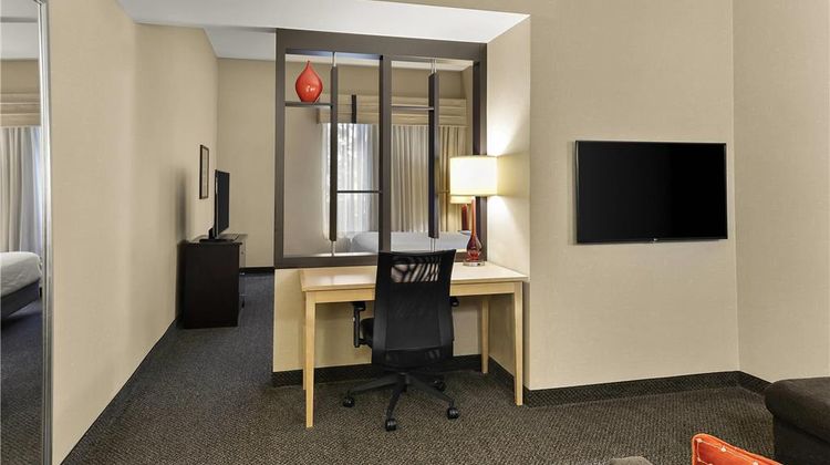 Cambria hotel & suites Columbus Polaris Room