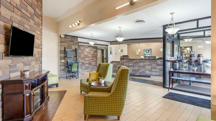 Quality Inn & Suites Delaware Lobby