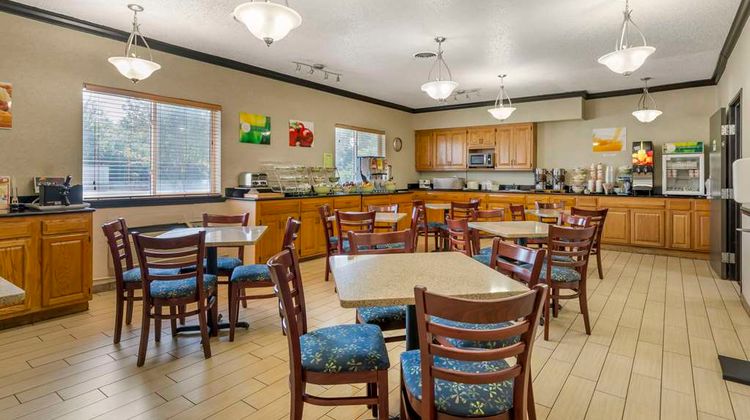 Quality Inn & Suites Delaware Restaurant