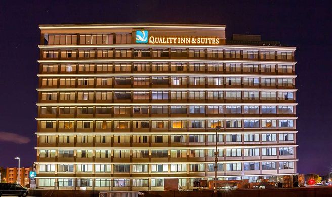 Quality Inn & Suites Cincinnati Exterior