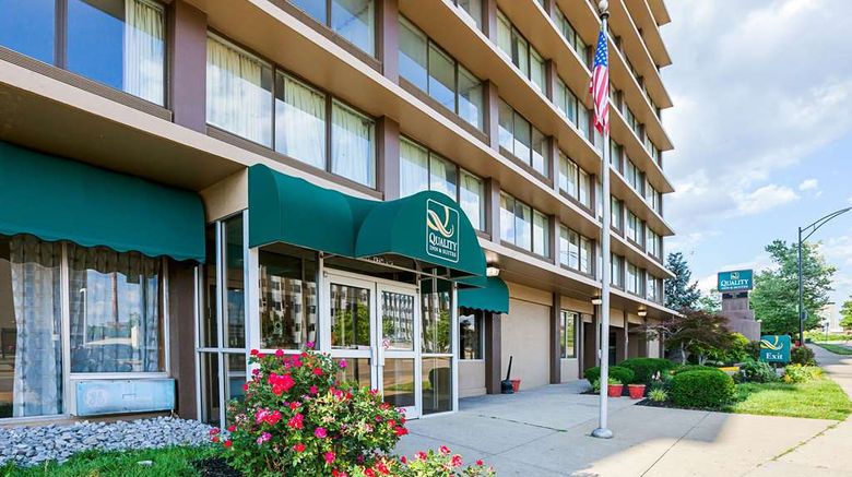 <b>Quality Inn & Suites Cincinnati Exterior</b>. Images powered by <a href="https://iceportal.shijigroup.com/" title="IcePortal" target="_blank">IcePortal</a>.