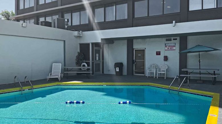 <b>Quality Inn & Suites Cincinnati Pool</b>. Images powered by <a href="https://iceportal.shijigroup.com/" title="IcePortal" target="_blank">IcePortal</a>.