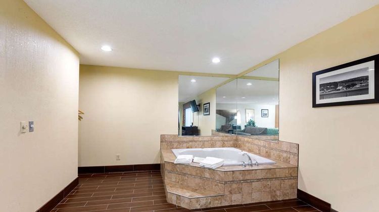 Quality Inn Wooster Suite