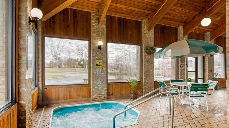 Quality Inn Wooster Pool