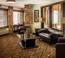 Quality Inn East Liverpool - Calcutta Lobby