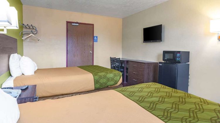 Econo Lodge Room