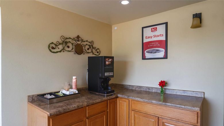 <b>Rodeway Inn Jeffersonville Lobby</b>. Images powered by <a href="https://iceportal.shijigroup.com/" title="IcePortal" target="_blank">IcePortal</a>.