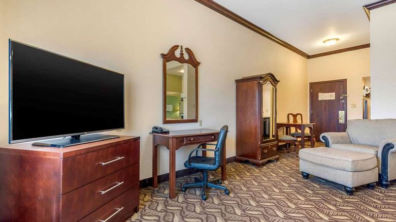 <b>Quality Inn & Suites Zenesville Room</b>. Images powered by <a href="https://iceportal.shijigroup.com/" title="IcePortal" target="_blank">IcePortal</a>.