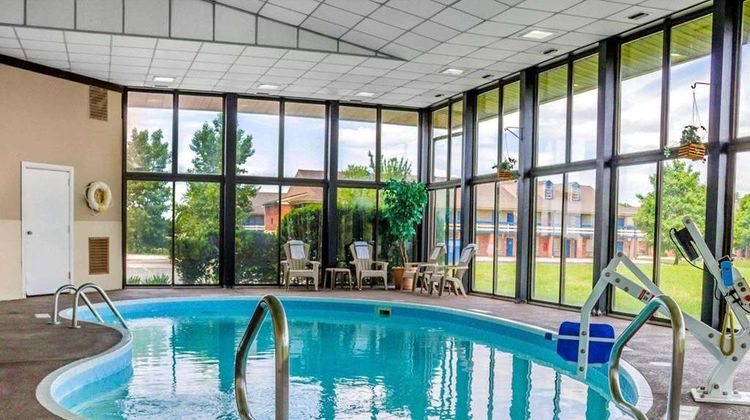 Comfort Inn Toledo West Pool