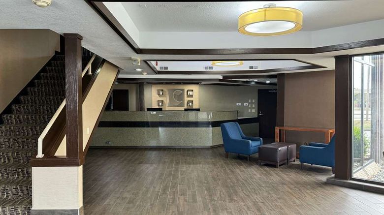 <b>Comfort Inn Toledo West Lobby</b>. Images powered by <a href="https://iceportal.shijigroup.com/" title="IcePortal" target="_blank">IcePortal</a>.
