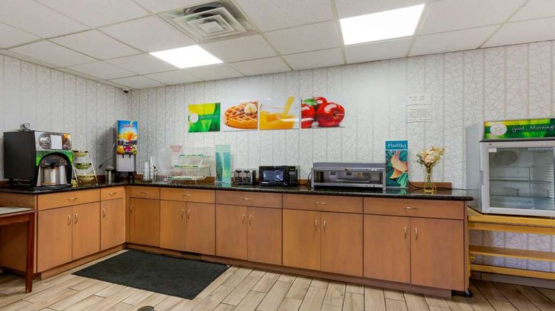 <b>Quality Inn Toledo Restaurant</b>. Images powered by <a href="https://iceportal.shijigroup.com/" title="IcePortal" target="_blank">IcePortal</a>.