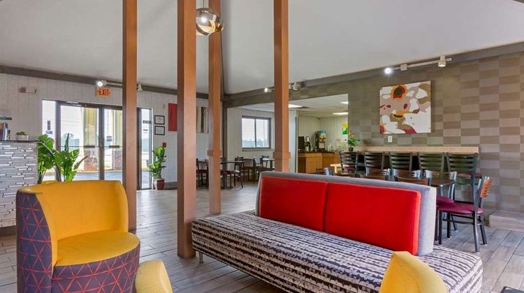 Quality Inn Toledo Lobby