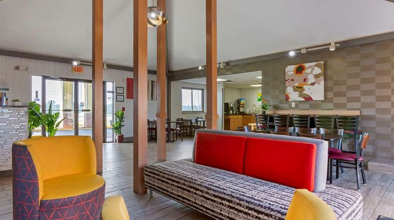 <b>Quality Inn Toledo Lobby</b>. Images powered by <a href="https://iceportal.shijigroup.com/" title="IcePortal" target="_blank">IcePortal</a>.
