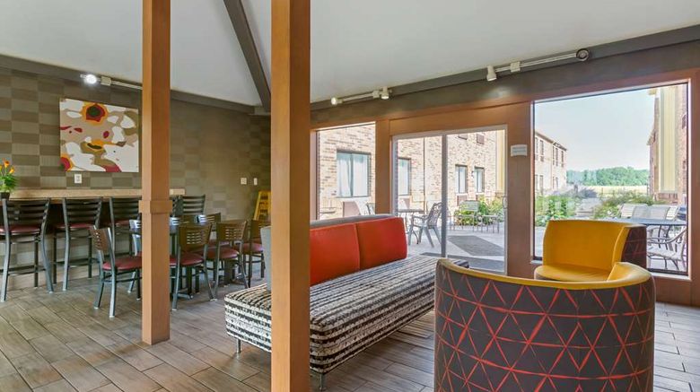 <b>Quality Inn Toledo Lobby</b>. Images powered by <a href="https://iceportal.shijigroup.com/" title="IcePortal" target="_blank">IcePortal</a>.