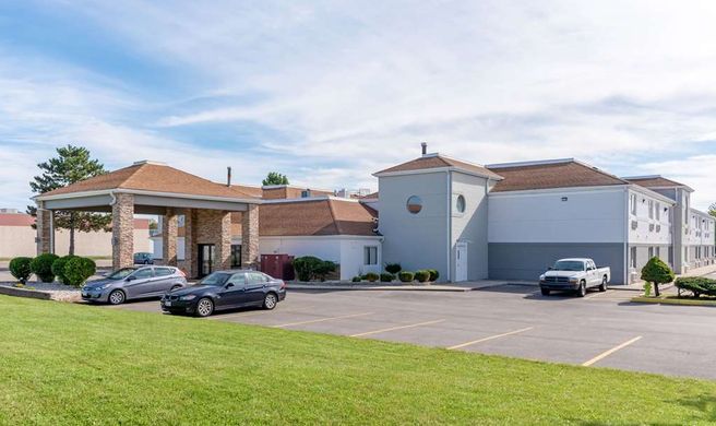 Quality Inn Fairborn Exterior