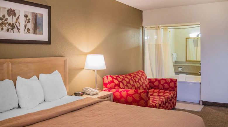 <b>Quality Inn Port Clinton Room</b>. Images powered by <a href="https://iceportal.shijigroup.com/" title="IcePortal" target="_blank">IcePortal</a>.