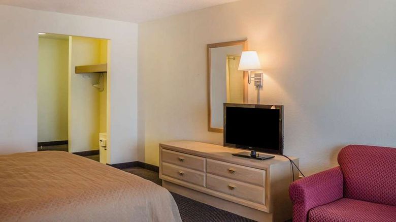 <b>Quality Inn Port Clinton Room</b>. Images powered by <a href="https://iceportal.shijigroup.com/" title="IcePortal" target="_blank">IcePortal</a>.