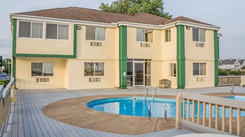 <b>Quality Inn Port Clinton Pool</b>. Images powered by <a href="https://iceportal.shijigroup.com/" title="IcePortal" target="_blank">IcePortal</a>.