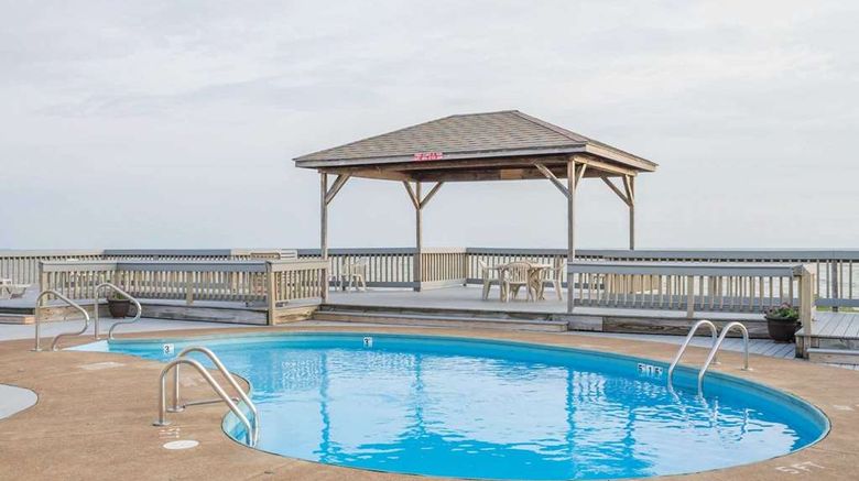 <b>Quality Inn Port Clinton Pool</b>. Images powered by <a href="https://iceportal.shijigroup.com/" title="IcePortal" target="_blank">IcePortal</a>.