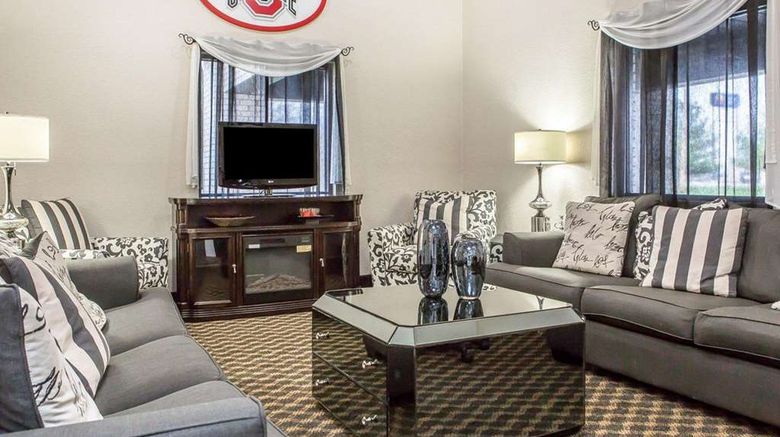 <b>Quality Inn & Suites Circleville Lobby</b>. Images powered by <a href="https://iceportal.shijigroup.com/" title="IcePortal" target="_blank">IcePortal</a>.