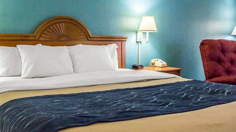 <b>Quality Inn & Suites Circleville Room</b>. Images powered by <a href="https://iceportal.shijigroup.com/" title="IcePortal" target="_blank">IcePortal</a>.