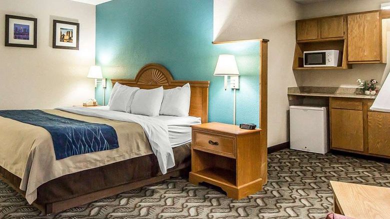 <b>Quality Inn & Suites Circleville Suite</b>. Images powered by <a href="https://iceportal.shijigroup.com/" title="IcePortal" target="_blank">IcePortal</a>.
