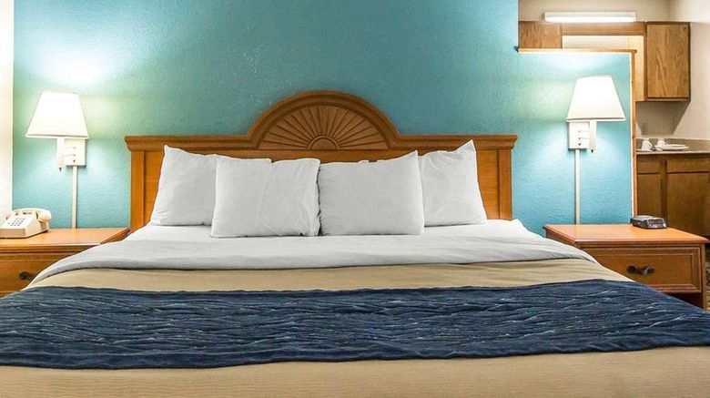 <b>Quality Inn & Suites Circleville Suite</b>. Images powered by <a href="https://iceportal.shijigroup.com/" title="IcePortal" target="_blank">IcePortal</a>.
