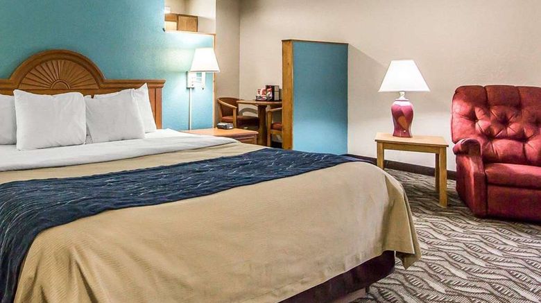<b>Quality Inn & Suites Circleville Suite</b>. Images powered by <a href="https://iceportal.shijigroup.com/" title="IcePortal" target="_blank">IcePortal</a>.