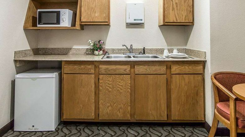 <b>Quality Inn & Suites Circleville Suite</b>. Images powered by <a href="https://iceportal.shijigroup.com/" title="IcePortal" target="_blank">IcePortal</a>.