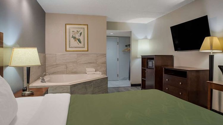 Quality Inn Toledo Westgate Suite