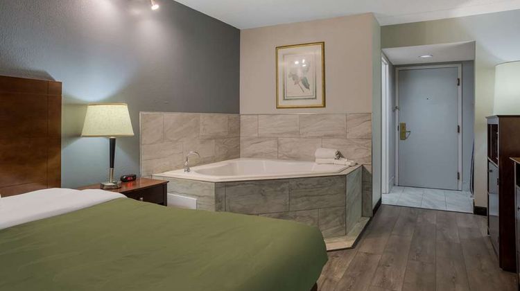 Quality Inn Toledo Westgate Suite