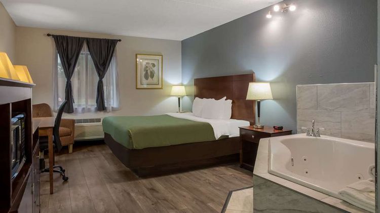 Quality Inn Toledo Westgate Suite
