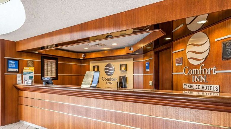 <b>Comfort Inn Lobby</b>. Images powered by <a href="https://iceportal.shijigroup.com/" title="IcePortal" target="_blank">IcePortal</a>.