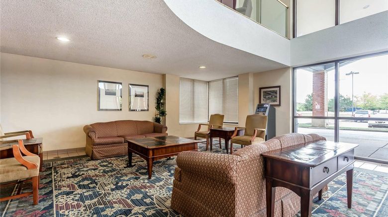 <b>Comfort Inn Lobby</b>. Images powered by <a href="https://iceportal.shijigroup.com/" title="IcePortal" target="_blank">IcePortal</a>.