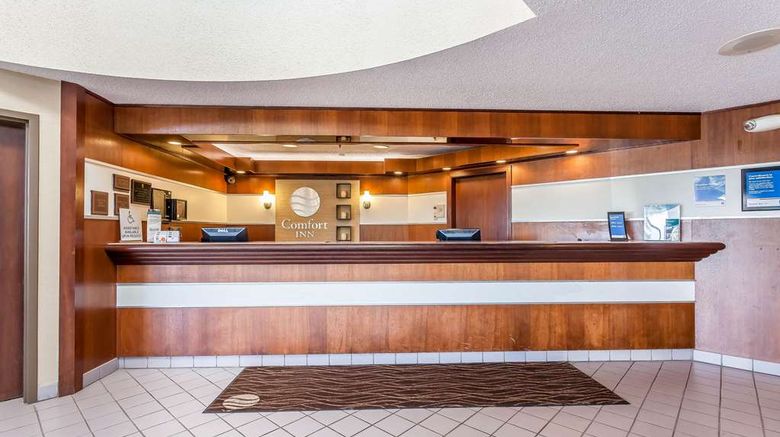 <b>Comfort Inn Hall of Fame Lobby</b>. Images powered by <a href="https://iceportal.shijigroup.com/" title="IcePortal" target="_blank">IcePortal</a>.