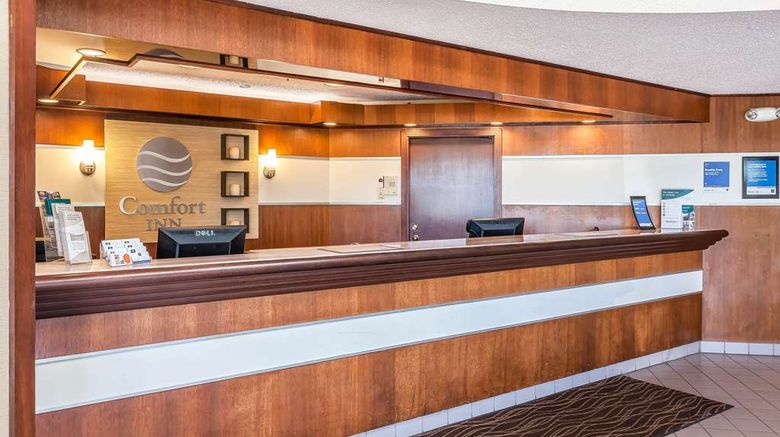 <b>Comfort Inn Hall of Fame Lobby</b>. Images powered by <a href="https://iceportal.shijigroup.com/" title="IcePortal" target="_blank">IcePortal</a>.