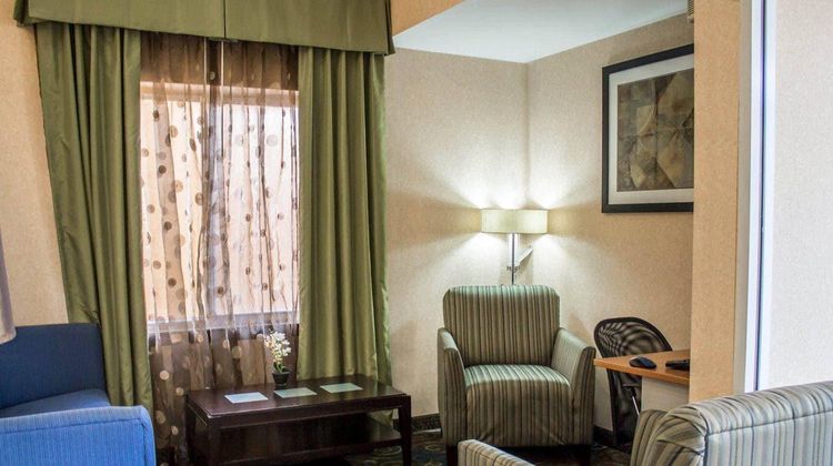 Quality Inn Brunswick Lobby