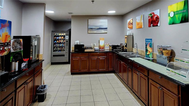 <b>Quality Inn Brunswick Restaurant</b>. Images powered by <a href="https://iceportal.shijigroup.com/" title="IcePortal" target="_blank">IcePortal</a>.