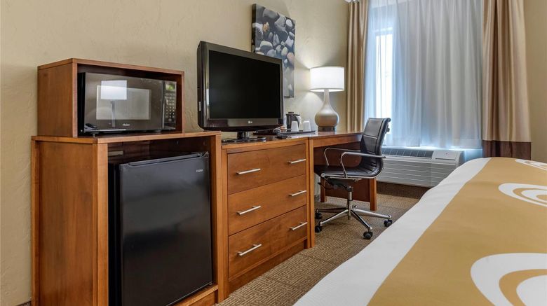 <b>Quality Inn Room</b>. Images powered by <a href="https://iceportal.shijigroup.com/" title="IcePortal" target="_blank">IcePortal</a>.